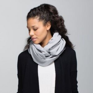 Lululemon Grey and White Striped Vinyasa Scarf/Wrap *Rulu, One Size